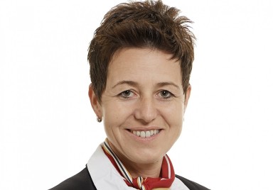 Mitarbeiterin Tanja Weiss lächelt